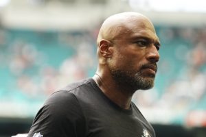 Giro muerto | Los Ravens fichan a Anthony Weaver como DC contemporáneo