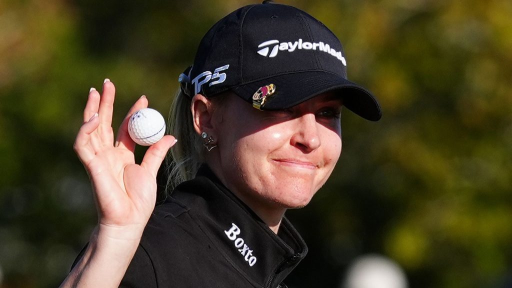 Charley Hull está a tres del liderato mientras Mimi Rhodes cae del puesto 13 al PIF Saudi Girls folk World
