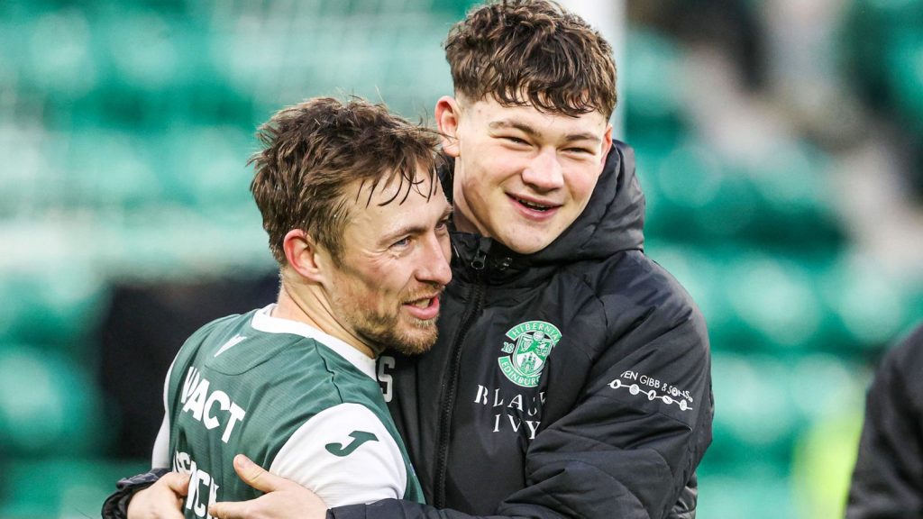 Hibernian 2-0 St Mirren: Owen Elding anota el primer gol mientras Hibs recupera la decepción del derbi