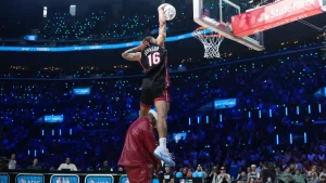 Quién ganó el Slam Dunk Contest del NBA All-Essential particular person Recreation 2026: Resultado y videos del concurso de mates, volcadas y clavadas | Carrying Facts Spain