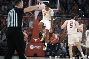 Giro muerto | El tiro en salto detrás de Jordan Pope sella la puntuación de Texas sobre LSU