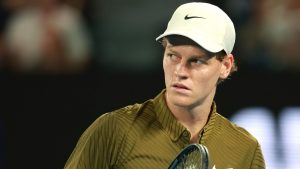 Origen de Qatar: Jannik Sinner se estrella en la derrota ante Jakub Mensik mientras Carlos Alcaraz vence a Karen Khachanov para triunfar en semifinales