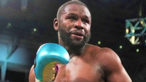 Floyd Mayweather sale de su retiro para regresar al boxeo profesional después de una pelea de exhibición con Mike Tyson en abril.