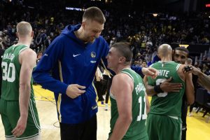 Giro muerto | Warriors C Kristaps Porzingis (enfermedad) fuera contra Nuggets