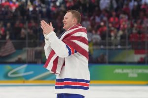 Giro muerto | El atleta olímpico estadounidense Brady Tkachuk lidera a los senadores contra Red Wings