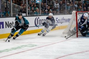 Giro muerto | El ganador del tiempo extra de Michael Misa eleva a los Sharks sobre los Jets