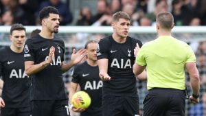 Igor Tudor: el técnico del Tottenham critica el “ridículo” primer partido de la derrota del Fulham y acusa a Raúl Jiménez de “hacer trampa”