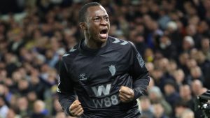 Leeds 0-1 Sunderland: Polémicos penaltis investigan un vistazo cruzado a la reunión de Sad Cats por la trama de la patada al tren de Habib Diarra