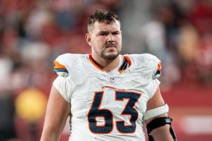 Giro muerto | Archivo: Broncos y OL Alex Palczewski acuerdan contrato por dos años
