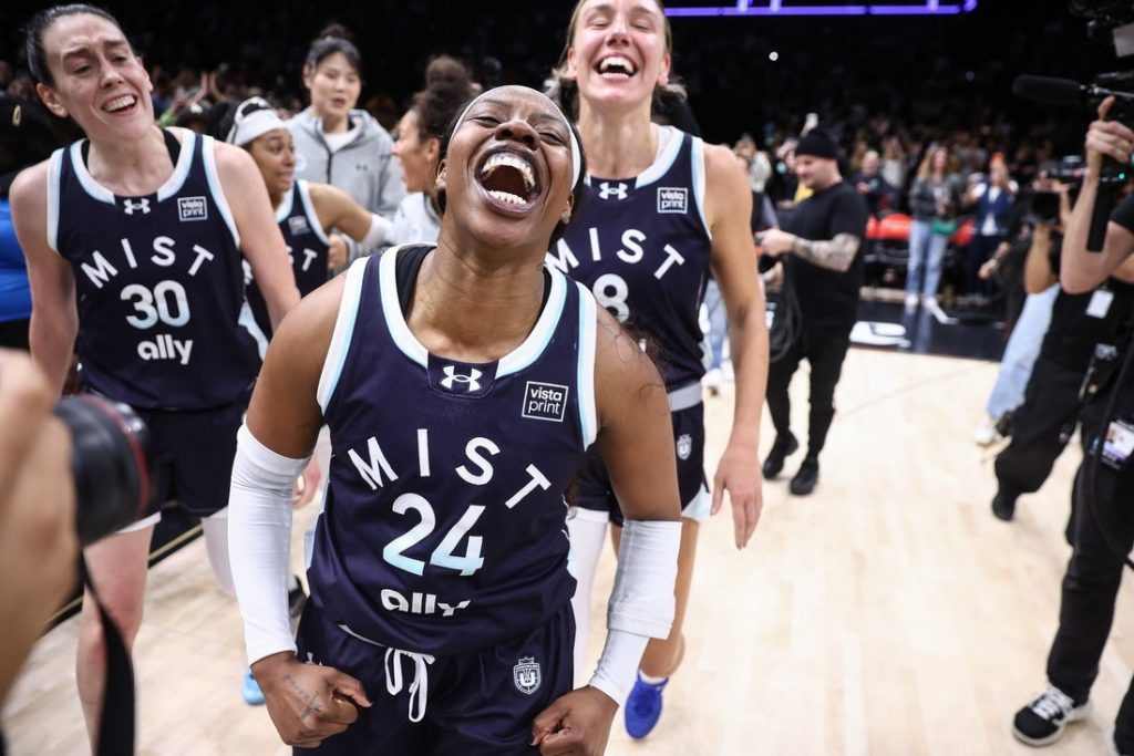 Giro muerto | Wings G Arike Ogunbowale arrestado por etiqueta de agresión