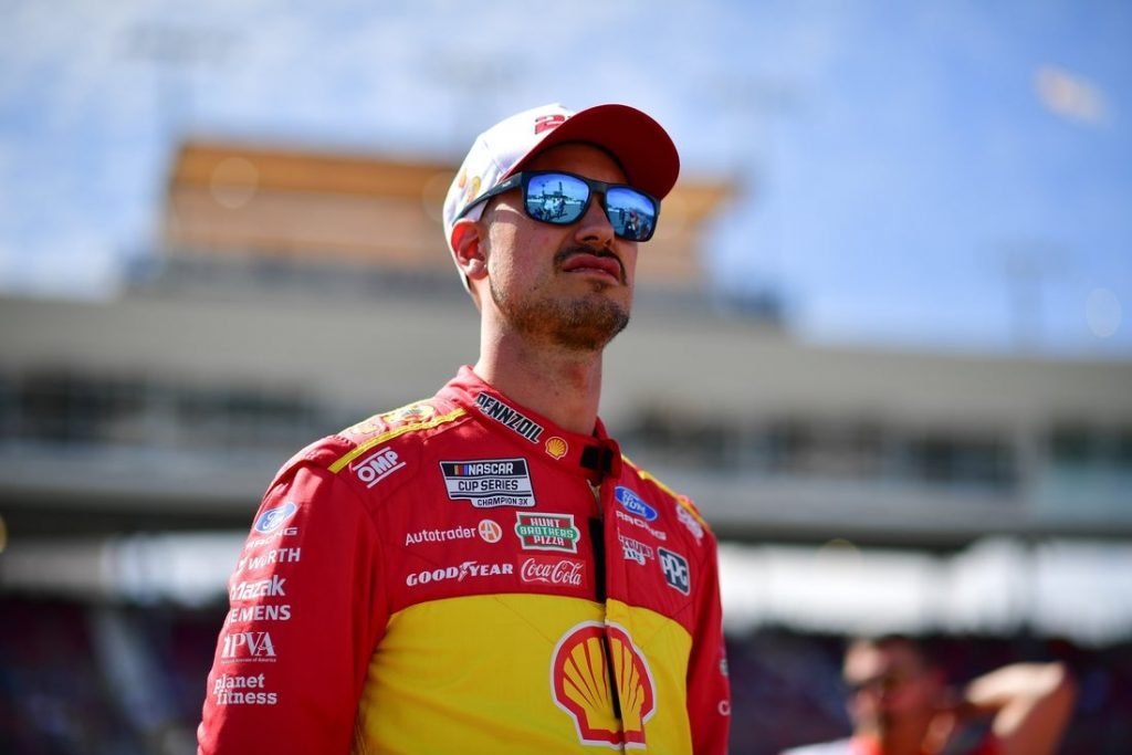 Giro muerto | Joey Logano logra la pole para la Copa en Phoenix