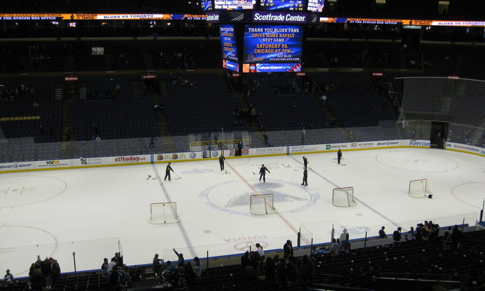 Jimmy Snuggerud de Blues brilla como uno de los mejores principiantes de la NHL después de su regreso lastimado