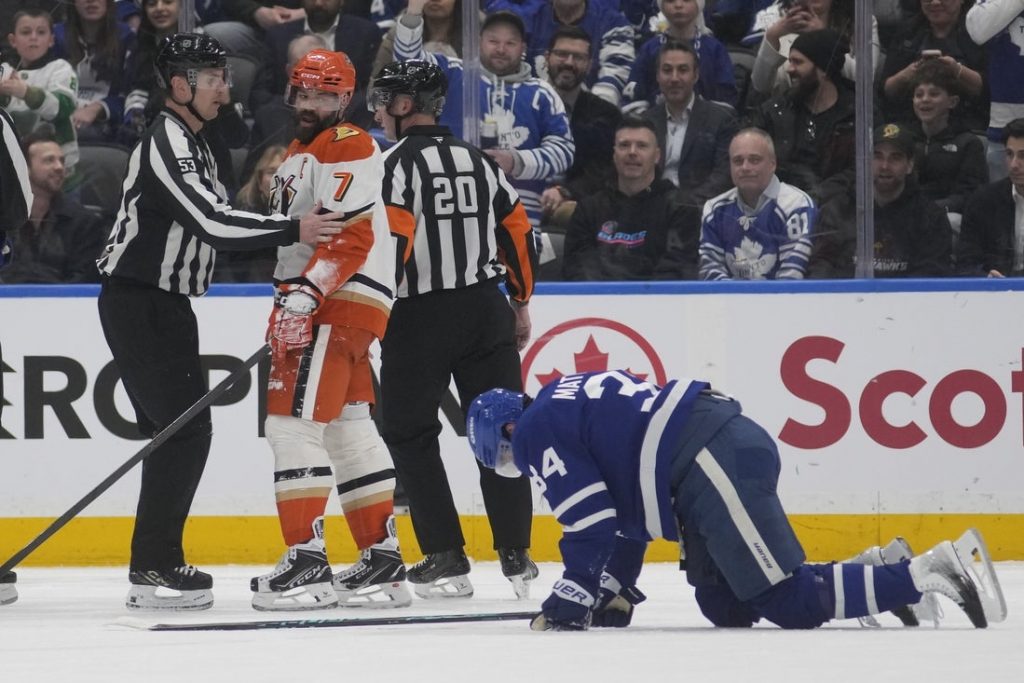Giro muerto | Auston Matthews de Maple Leafs lesionado contra Geese
