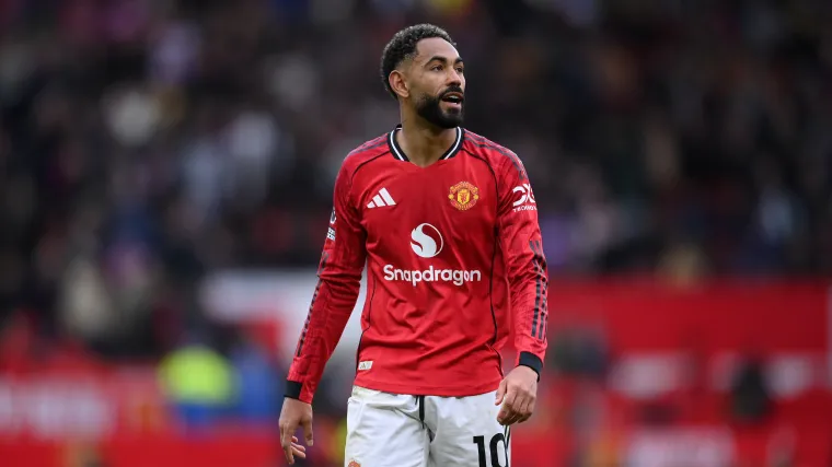 Dónde y cómo ver en vivo y gratis Manchester United vs. Aston Villa hoy: TV y streaming on-line del partido de la Premier League 2026 | Wearing News Spain