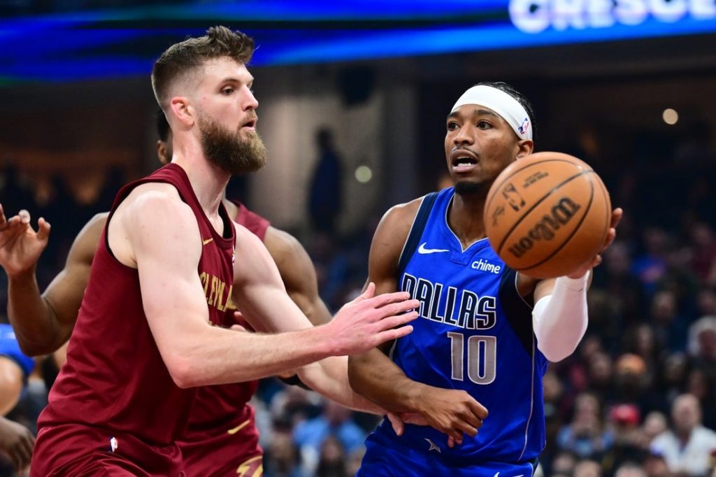 Giro muerto | Cooper Flagg logra doble-doble mientras los Mavs aturden a los Cavs