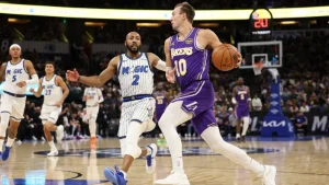 El triple ganador de Luke Kennard que salvó la racha de triunfos de Los Angeles Lakers | Wearing News Spain