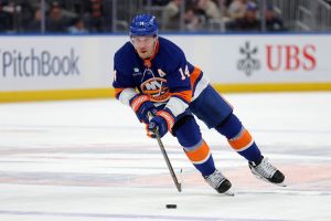 Giro muerto | En medio de la apretada lucha por los playoffs del Este, Isles se enfrenta a la reconstrucción de los Blackhawks