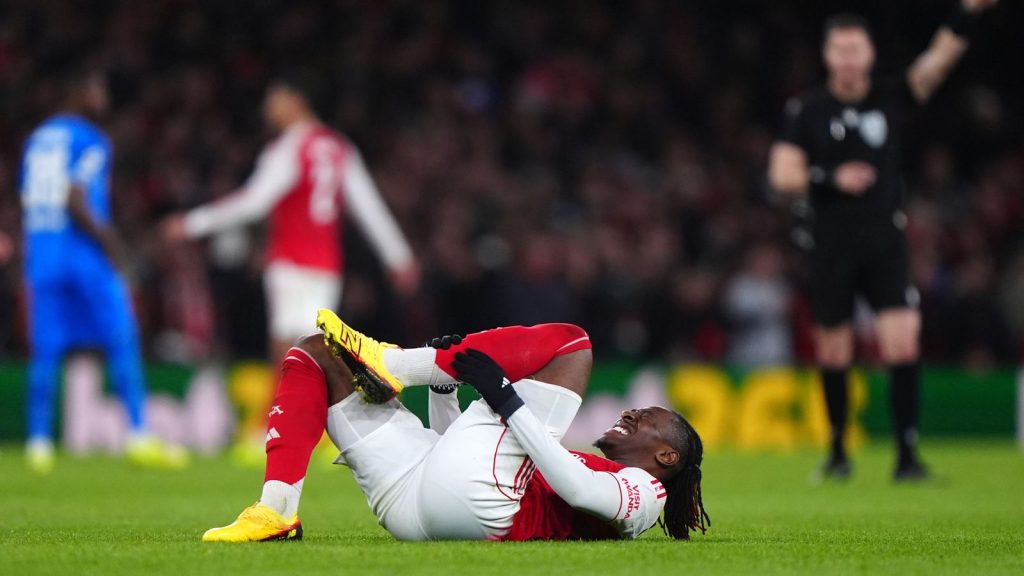Angustia de Eberechi Eze: el centrocampista del Arsenal pasó varias semanas de baja con disciplina en las pantorrillas antes de un notable ajetreo