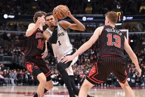 Giro muerto | El gigante de los Spurs regresa a casa para recibir a los tambaleantes Bulls