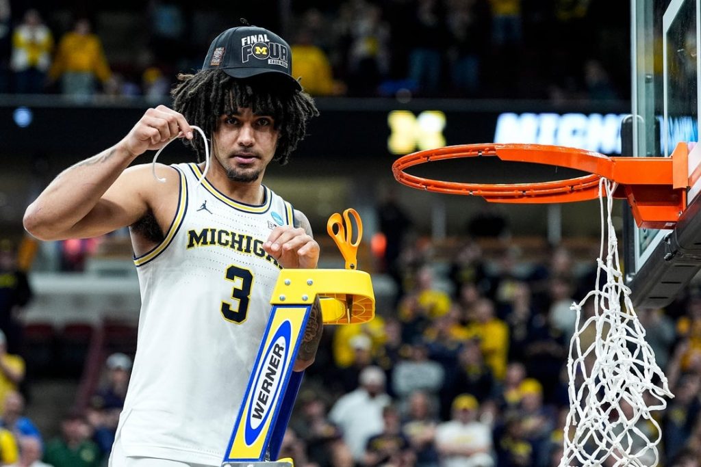 Giro muerto | Michigan titular G Elliot Cadeau golpeado con relación científica