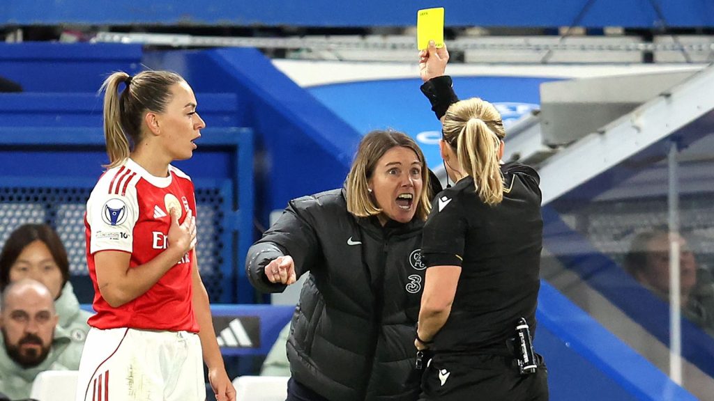 Chelsea 1-0 Arsenal (Global: 2-3): Sonia Bompastor se enfurece cada dos veces en el VAR después de que Katie McCabe le tirara el pelo a Alyssa Thompson y ya no se revisa en el deporte de la WCL