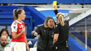 Chelsea 1-0 Arsenal (Global: 2-3): Sonia Bompastor se enfurece cada dos veces en el VAR después de que Katie McCabe le tirara el pelo a Alyssa Thompson y ya no se revisa en el deporte de la WCL