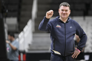 El futuro de Tommy Lloyd está en juego mientras el trabajo en la UNC se avecina en algún momento de la Final Four Slouch | Deadspin.com
