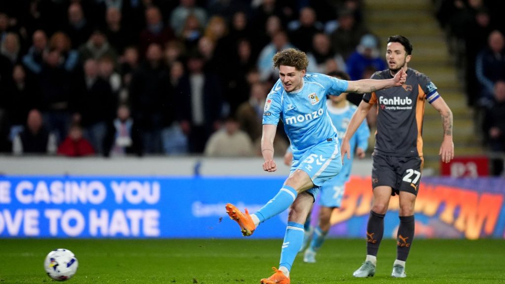 Coventry City 3-2 Derby County: Jack Rudoni en el doblete mientras los hombres de Frank Lampard se acercan a la promoción