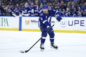 Giro muerto | Archivo de franquicia de dispositivos Darren Raddysh, mientras Lightning hunde a los Bruins