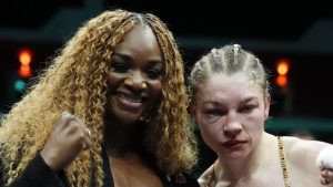 Lauren Rate viene de pelea para retener los títulos mundiales de peso welter y grita a Claressa Shields: ‘¡Vamos a remar!’