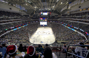 Los Dallas Stars prohíben a un aficionado por el incidente del saludo nazi durante todo el partido