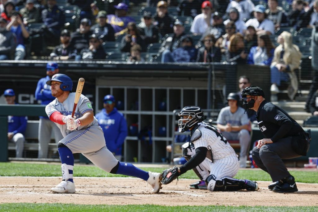Giro muerto | Blue Jays C Alejandro Kirk (pulgar izquierdo) se dirige a un sorteo quirúrgico el martes