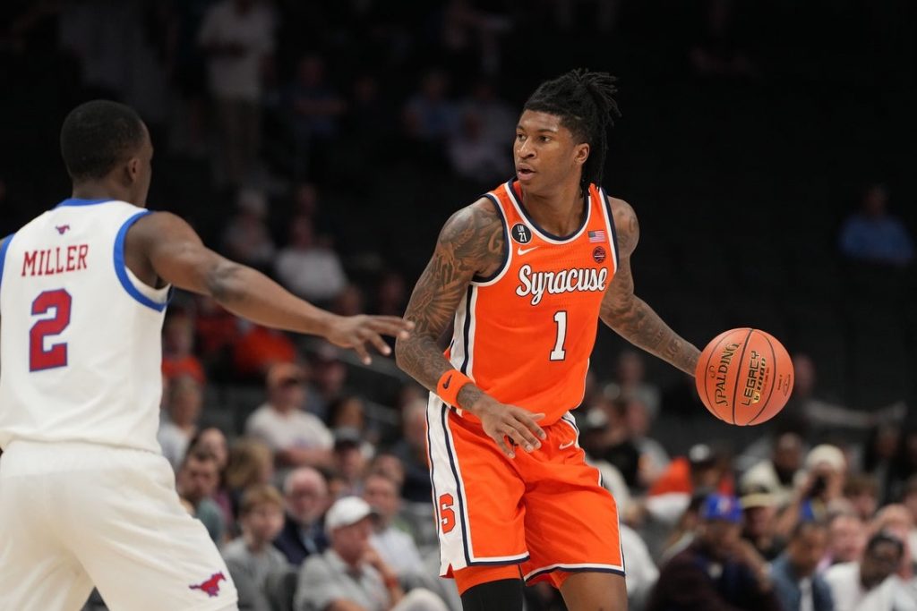 Giro muerto | Syracuse F Donnie Freeman ingresa al portal