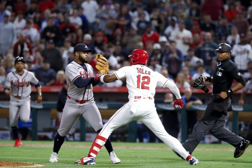 Giro muerto | Jorge Soler de los Angelinos suspendido 7 juegos, Reynaldo López de los Bravos 5 por pelea