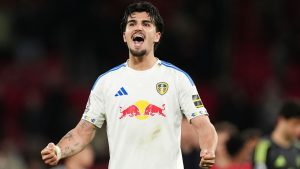 El disfraz del Leeds en el Manchester United “hará temblar la espalda” o a los rivales del descenso, dice Jamie Carragher