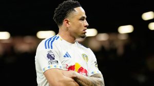 Man Utd 1-2 Leeds: Noah Okafor anota dos mientras Lisandro Martínez es expulsado en una sorprendente derrota para Michael Carrick