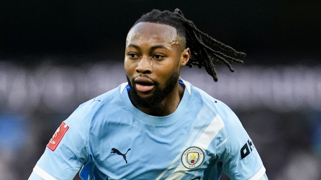 Antoine Semenyo: el Manchester City apoya al delantero tras más abusos racistas
