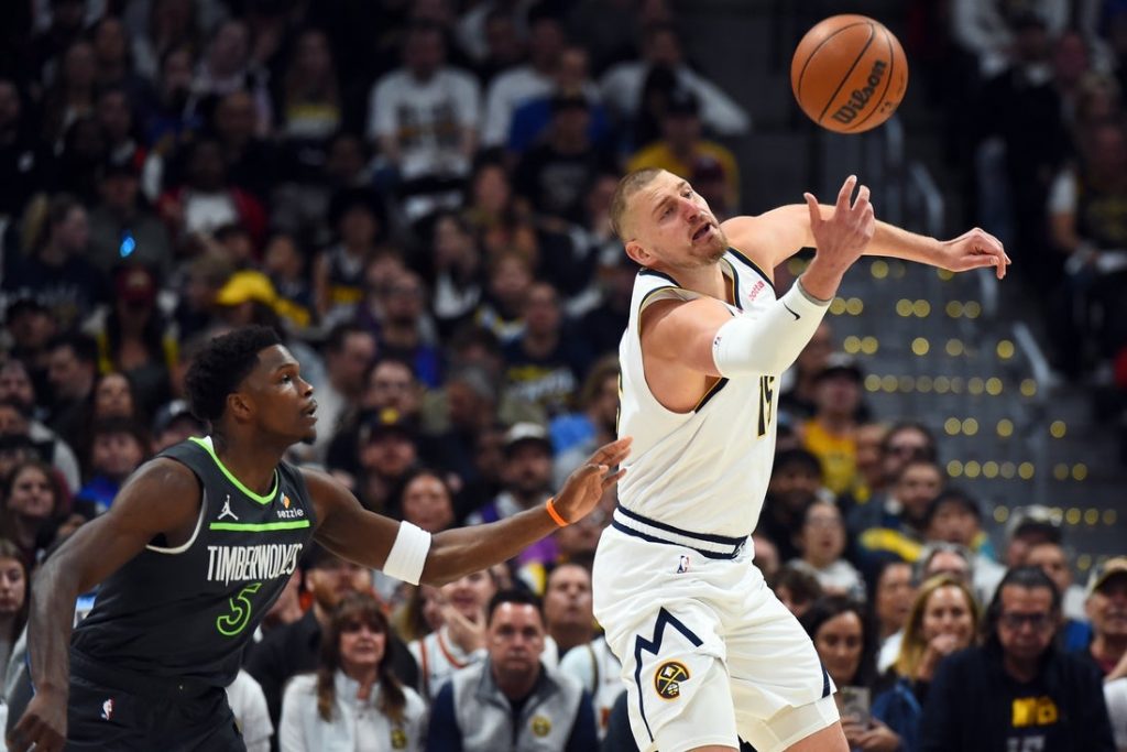 Giro muerto | Nikola Jokic logra triple-doble y los Nuggets superan a los Timberwolves
