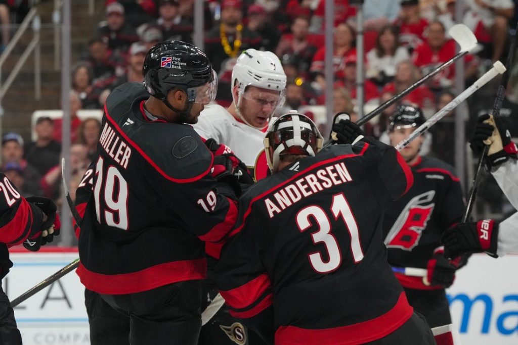 Giro muerto | Frederik Andersen y Canes blanquearon a Senators en el Juego 1