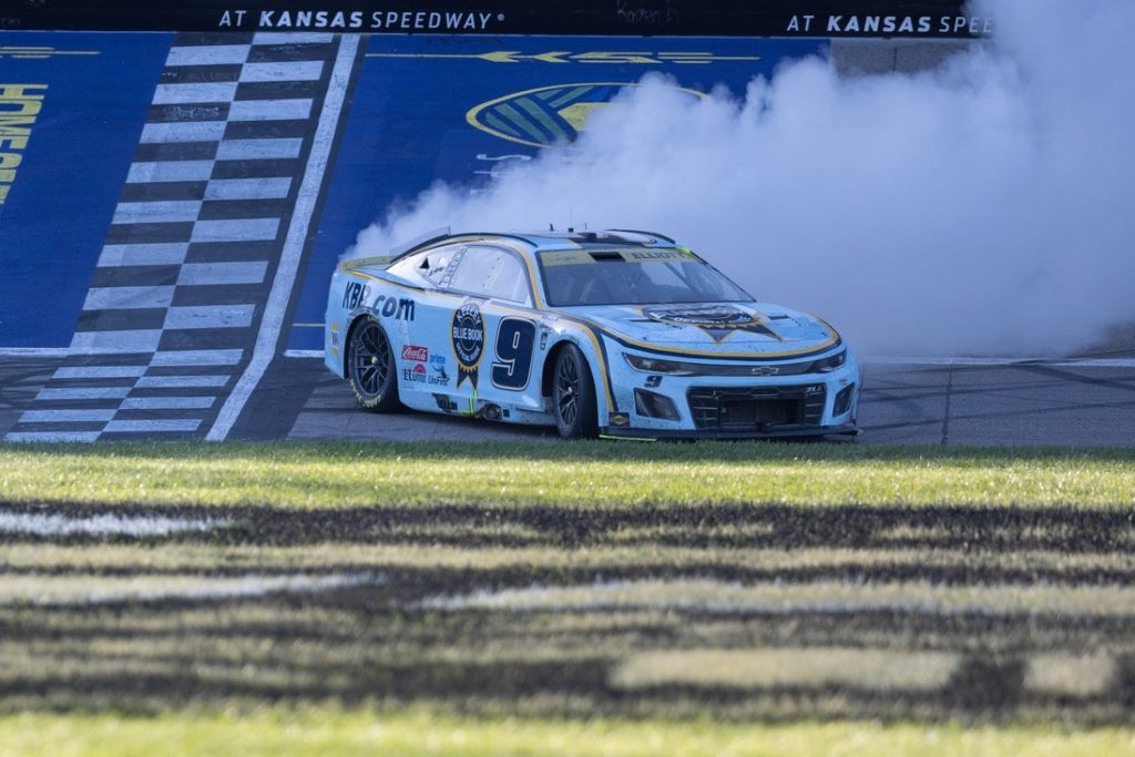 Giro muerto | Cuaderno de NASCAR: Denny Hamlin no ha olvidado la ganancia de Rush Elliott en Kansas