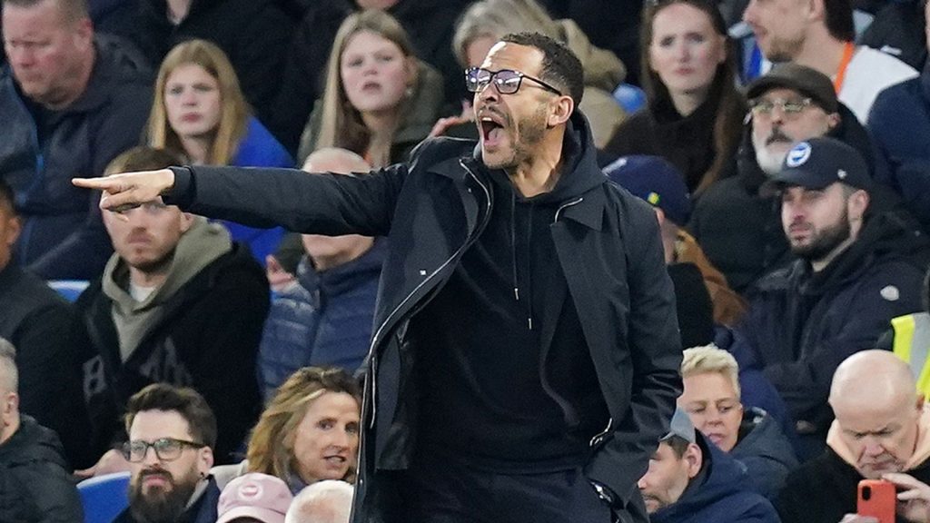 Brighton 3-0 Chelsea: cada observación de la explosiva entrevista de Liam Rosenior a las acciones de Sky Sports después de la vergonzosa derrota en la Premier League