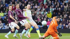 Burnley 0-1 Manchester City: Erling Haaland envía al equipo de Pep Guardiola a lo más alto de la Premier League con un pase que relega a los Clarets