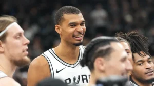 Dónde y cómo ver en vivo y gratis Timberwolves vs. Spurs hoy: TV y streaming on-line del Partido 3 por los NBA Playoffs 2026 | Sporting News