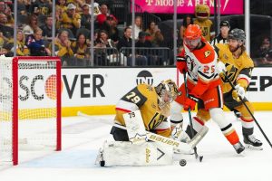 Giro muerto | Los patos levantan brisa y seguridad en casa en serie empatada con Golden Knights
