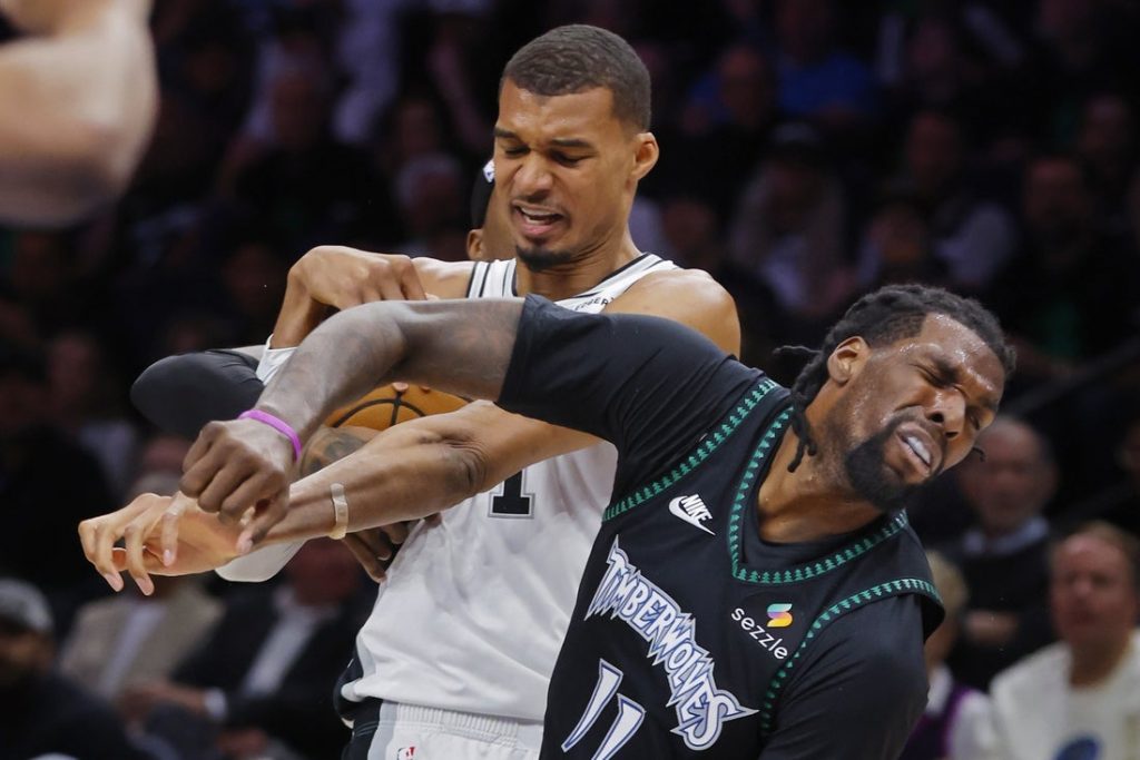 Giro muerto | Los Wolves ganan después de la expulsión de Victor Wembanyama de los Spurs, serie empatada