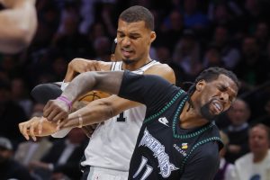 Giro muerto | Los Wolves ganan después de la expulsión de Victor Wembanyama de los Spurs, serie empatada