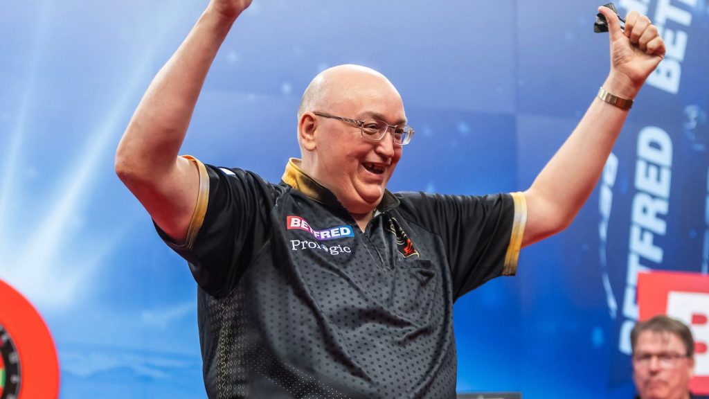 Andrew Gilding vence a Jonny Clayton para salvar el Gamers Championship 16 y consolidar el primer título ProTour en el intento número 442