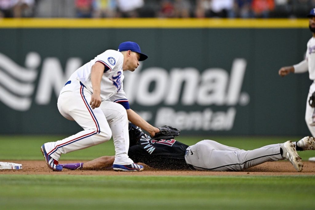 Giro muerto | Los Rangers aseguraron tres carreras con dos outs en la novena para remontar a los Diamondbacks