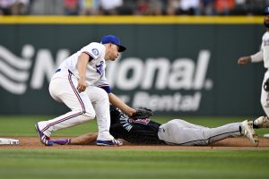 Giro muerto | Los Rangers aseguraron tres carreras con dos outs en la novena para remontar a los Diamondbacks