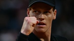 Jannik Sinner: El número 1 del mundo se acerca a la final del Origin italiano contra Casper Ruud antes de que la lluvia detenga el choque con Daniil Medvedev